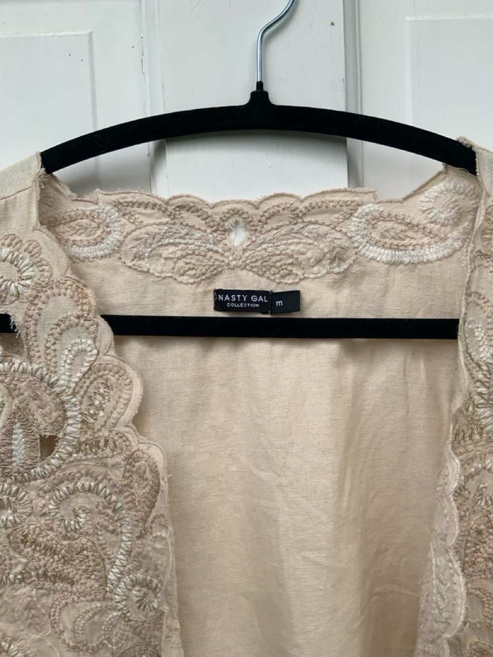 Nasty Gal Beige Embroidered Lace Cropped Vest - Picture 4 of 4